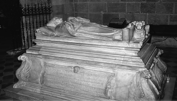 Sepulcro del Obispo Villalán en la Capilla del Cristo de la Escucha de la Catedral