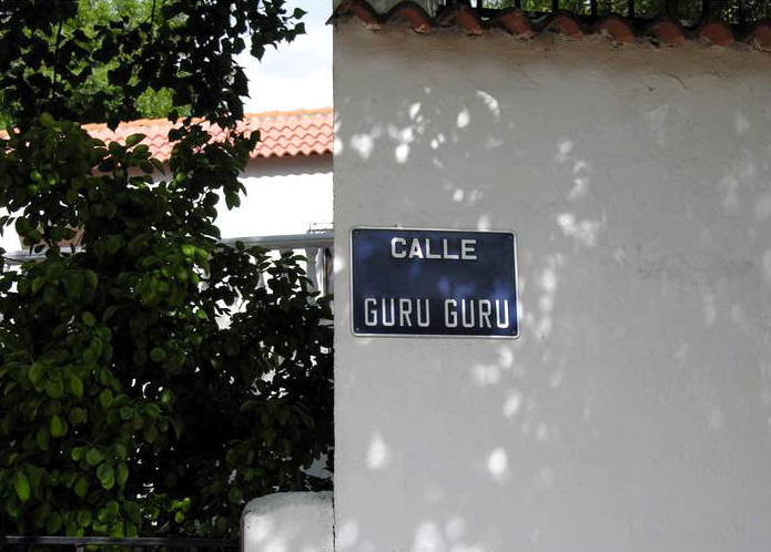 Calle de acceso al complejo arqueolgico