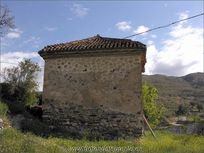 Fachada de la cabecera