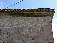 Esgrafiado en los muros de la iglesia.