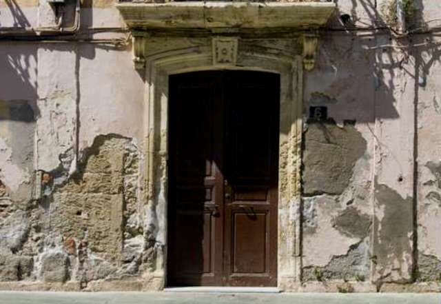 Estado ruinoso del edificio. Nadie hace nada por impedir su progresivo deterioro