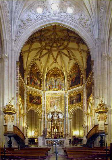 Capilla Mayor con los plpitos, el retablo y el  tabernculo.