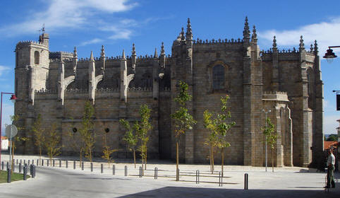 Catedral de Guarda (Portuga). La distribucin de las puertas presenta paralelismos con la de Almera.