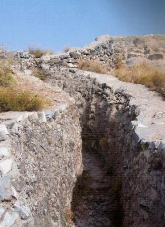 Trincheras de la Guerra Civil en Cerro Maullo (Sierra de la Alfaguara-Granada)