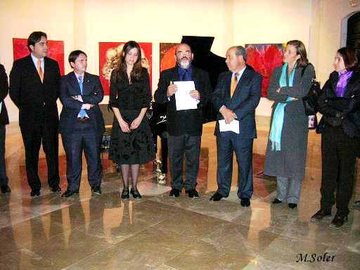 Momento de la presentacin de la exposicin, con el Alcalde de Granada y otras personalidades de la ciudad 