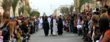 Procesin del Huertecido. San Juan seguido de las Tres Mara y la Virgen caminan hacia el sepulcro situado en el Huertecico.Foto:Milagros Soler