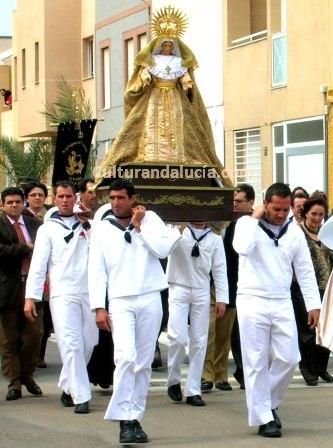 Los marineros llevando a la virgen.Foto:M.Soler