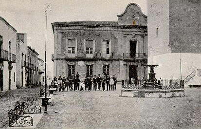 Plaza de la Constitución en Vera (1905).Durante la gerra, se crearon algunas colectividades.