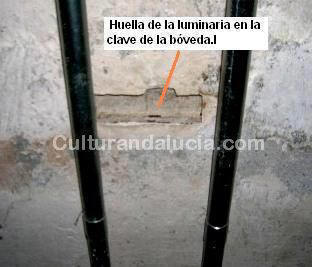 Huella de la luminaria en la clave de la bóveda. Galería principal. Foto:M.Soler