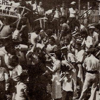 Voluntarios republicanos para la construcción del refugio de Almería convocados por Mujeres Comunistas de España.