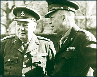 Primer Ministro inglés,Winston Churchill y el general norteamericano Eisenhower (1.943)