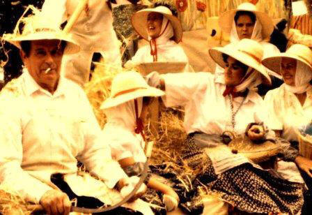 Aceituneros de Jaén, ataviados con los trajes típicos para la recolecta de la cosecha