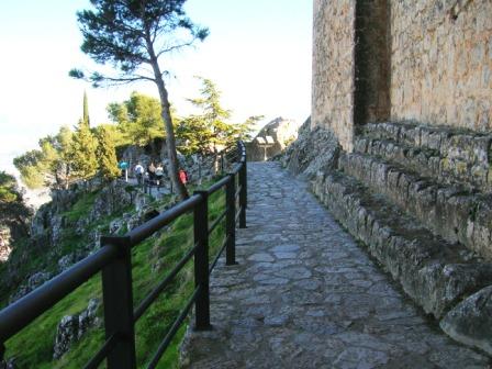 Inicio del reccorido hacia la Cruz Blanca, desde la explanada del Castillo por el lado Norte de la muralla