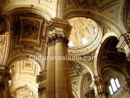 Columnas y cúpula de la Catedral de Jaén