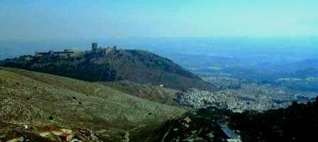 Situacin del cerro en el que se asienta el Castillo de Santa Catalina, con la ciudad de Jan a sus pies