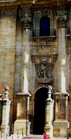 Puerta de los Fieles en la fachada de la Catedral de Jaén.Foto:Carmen Soler