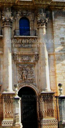 Puerta del Clero en la fachada principal de la catedral de Jaén. Foto:Carmen Soler