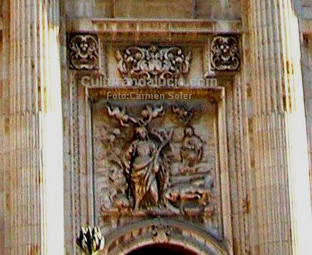 Relieve de Santa Catalina sobre la Puerta del Clero.Fachada Catedral de Jaén.Foto:Carmen Soler