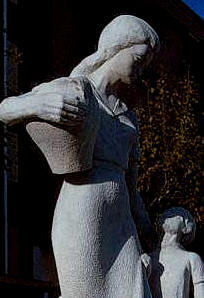 "La aguadora", escultura de Santiago de Santiago (1967) 