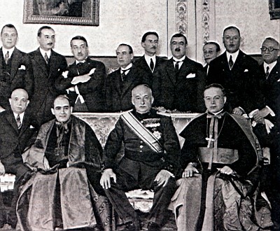 El dictador Miguel Primo de Rivera con el cardenal Segura y el nuncio Tedeschini