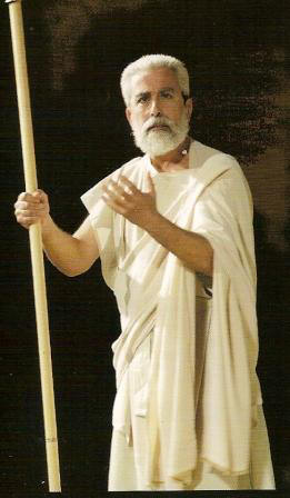 Terámenes, interpretado por Moisés Mazúen