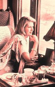 Mujer en ventanilla del tren