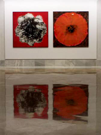 Cuadros  de la exposición "El Jardín amarillo" de Pedro Garciarias, dedicada a Elena Martín Vivaldi. Foto: Alfredo Garrido