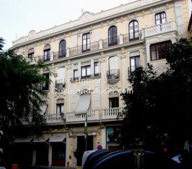 Edificio para viviendas burguesas en el centro de Almera capital. Foto: Homer J.