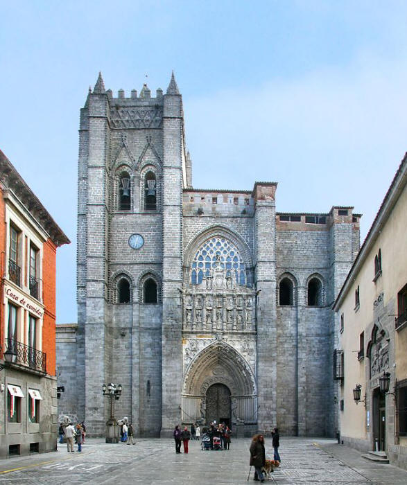 Catedra-fortaleza de Avila (España)
