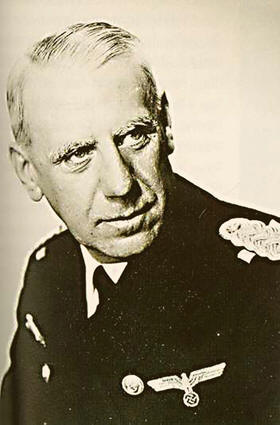 Wilhelm Canaris, Jefe de los Servicios Secretos alemanes ( Abwehr)  y amigo personal de Franco. Visit Espaa en distintas ocasiones.Facilit conscientemente informacin falsa  los miembros del partido nazi en reiteradas ocasiones.