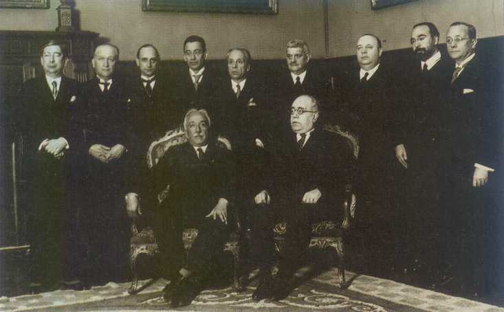 Gobierno de Azaa, compuesto en su mayora por antiguos ministros de la monarqua y representantes de la derecha espaola.