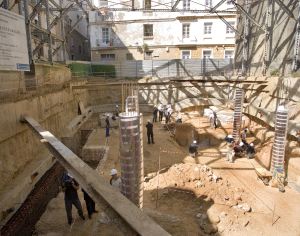 Ruinas arqueolgicas fenicias (s.VI a.d.C.), en el solar del nuevo Teatro de la Ta Norica