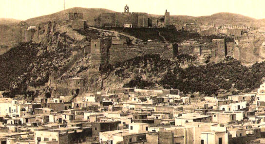Alcazaba y barrios de Almería en el año que murió Trinidad Cuartara (1912)